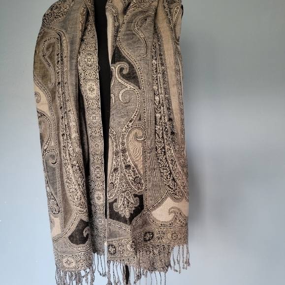 Collectioneighteen Paisley Shawl Scarf - Picture 2 of 7